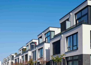 Descubre los pisos y chalets de Unicaja, CaixaBank y BBVA por menos de 50.000 euros